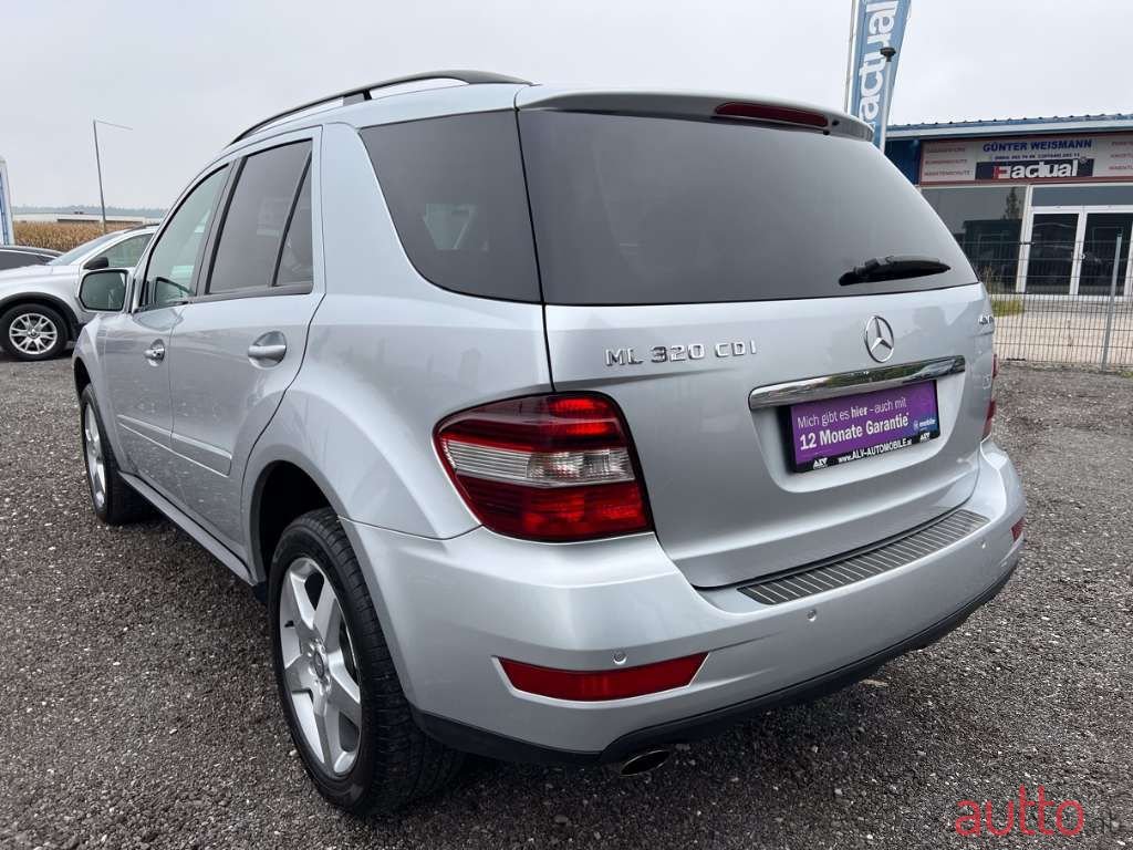 2008' Mercedes-Benz M-Klasse photo #3