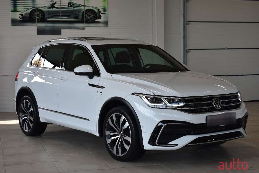 2021' Volkswagen Tiguan photo #5