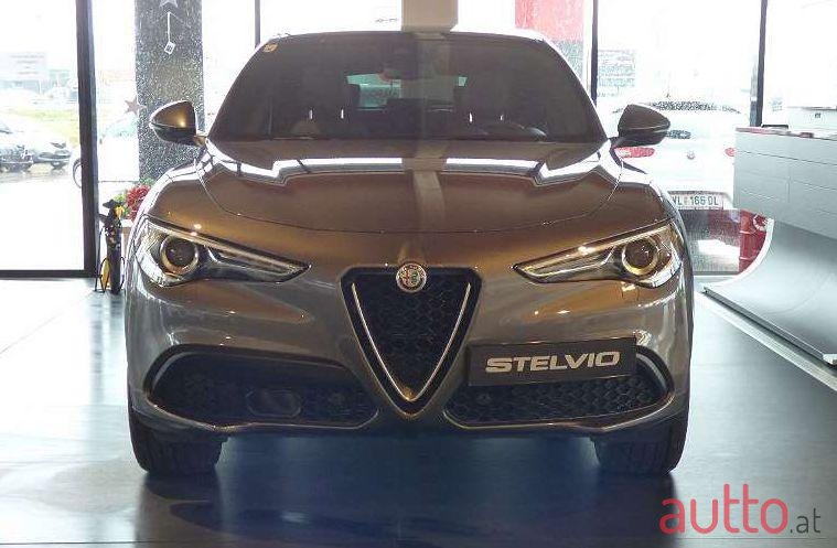 2019' Alfa Romeo Stelvio photo #1