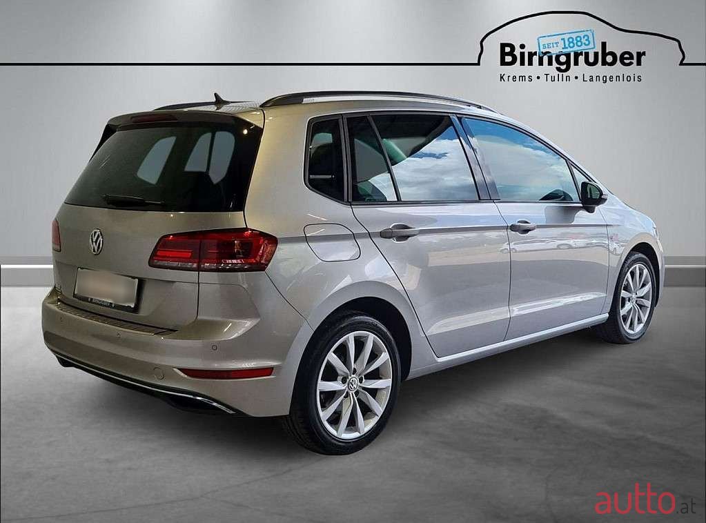 2018' Volkswagen Golf photo #4