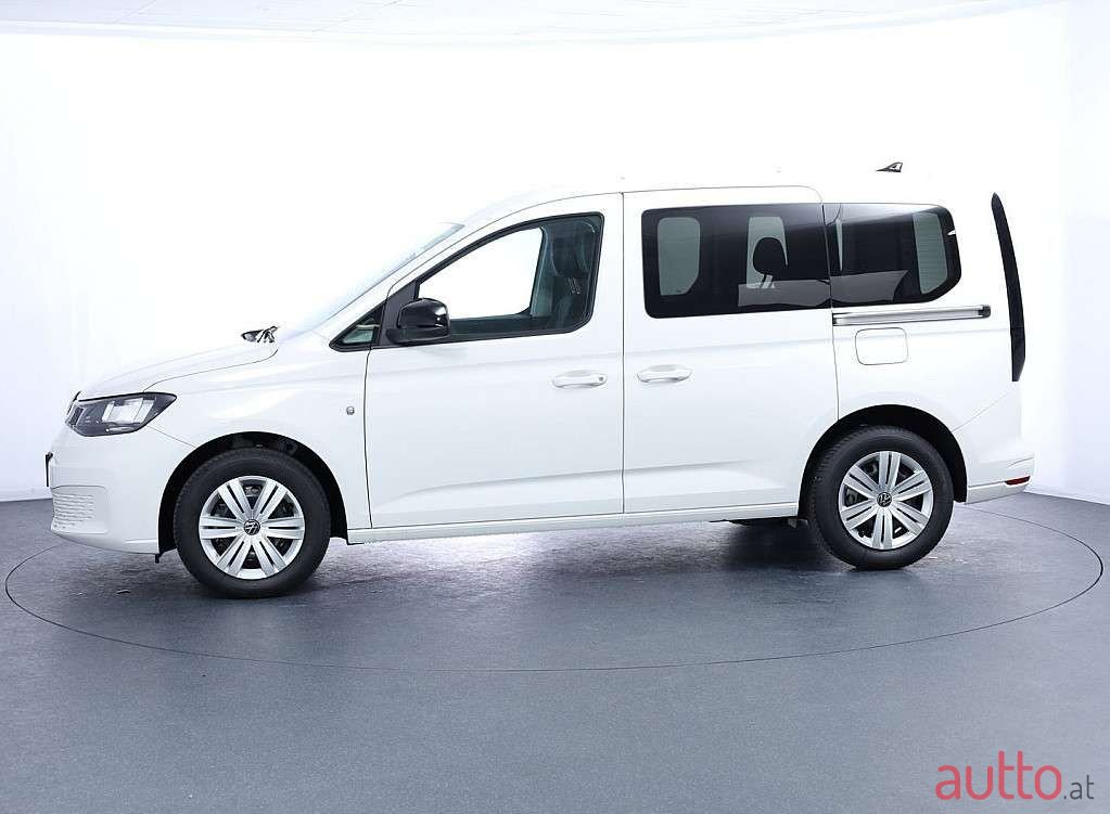 2023' Volkswagen Caddy photo #2