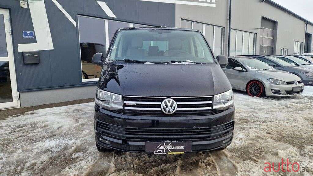 2018' Volkswagen Caravelle photo #2