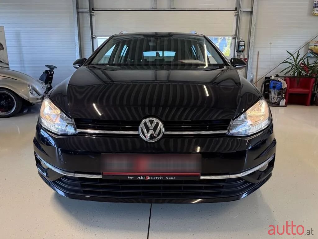 2019' Volkswagen Golf photo #5