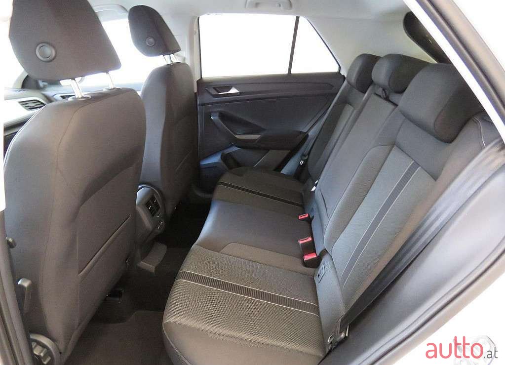 2023' Volkswagen T-Roc photo #6