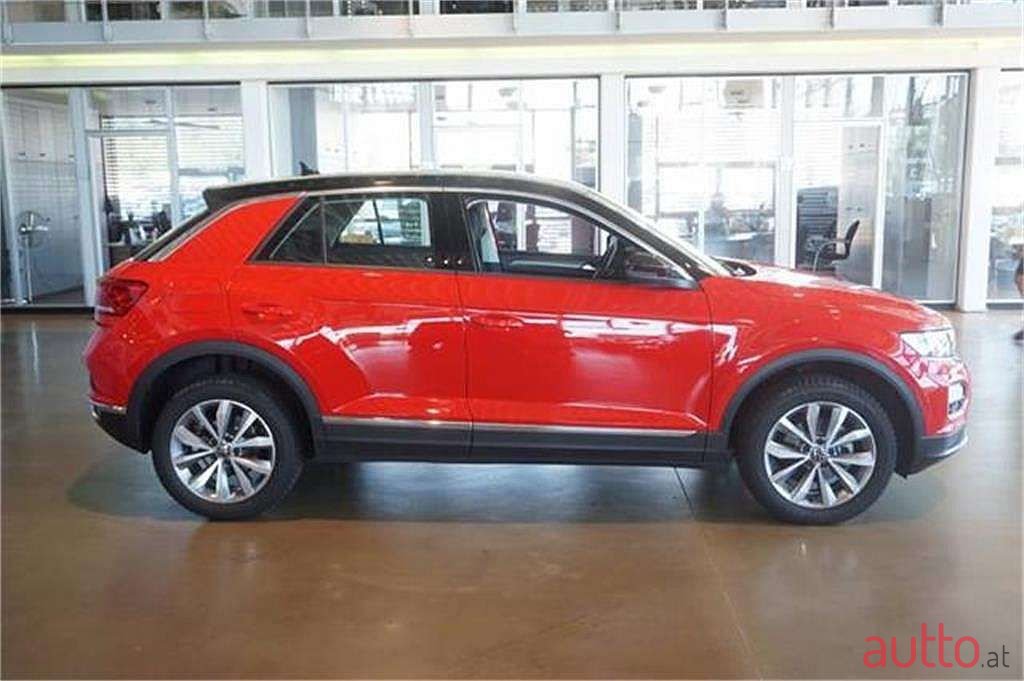 2021' Volkswagen T-Roc photo #2