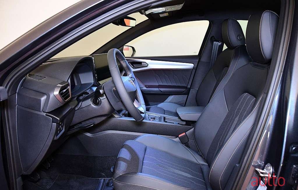 2023' Cupra Leon photo #6