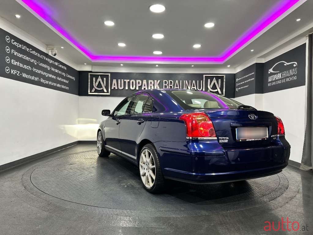 2004' Toyota Avensis photo #4