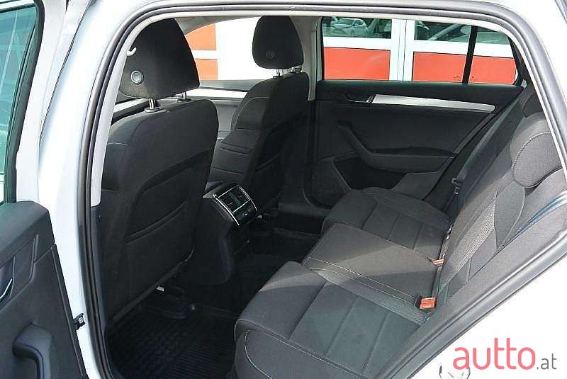 2017' Skoda Superb photo #5