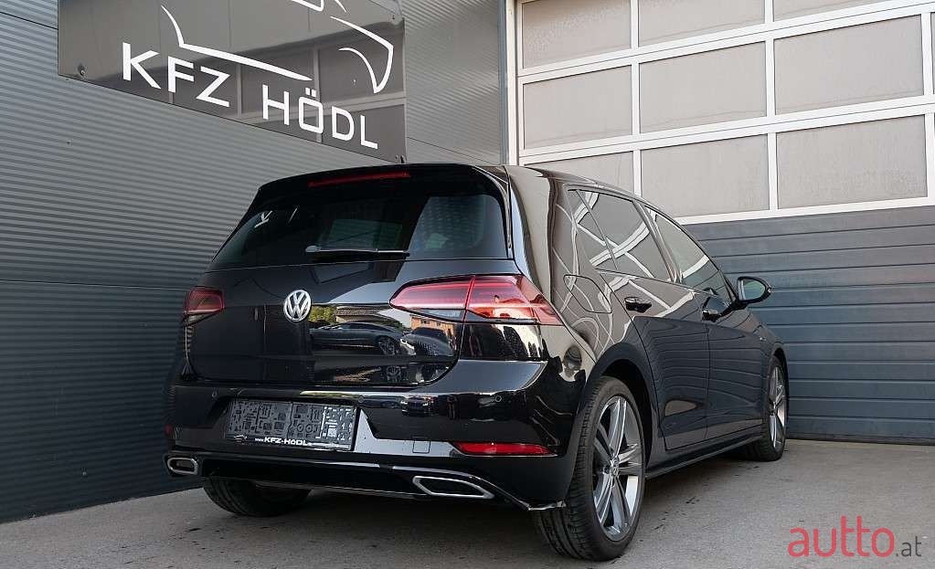 2017' Volkswagen Golf photo #1