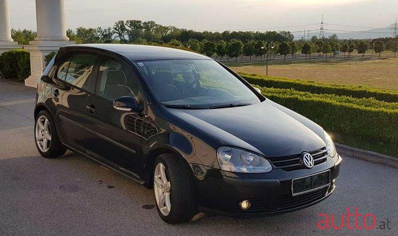 2004' Volkswagen Golf photo #1