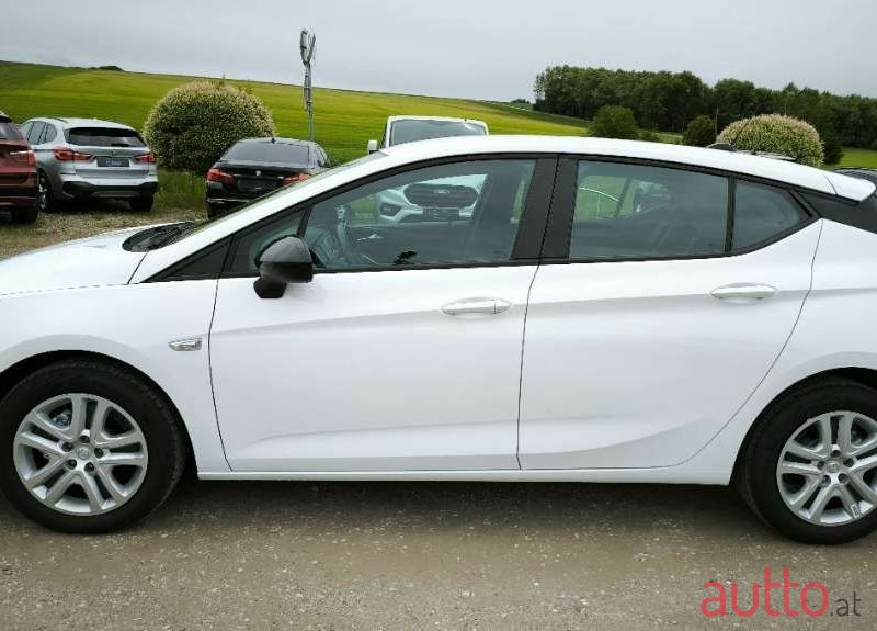 2021' Opel Astra photo #2