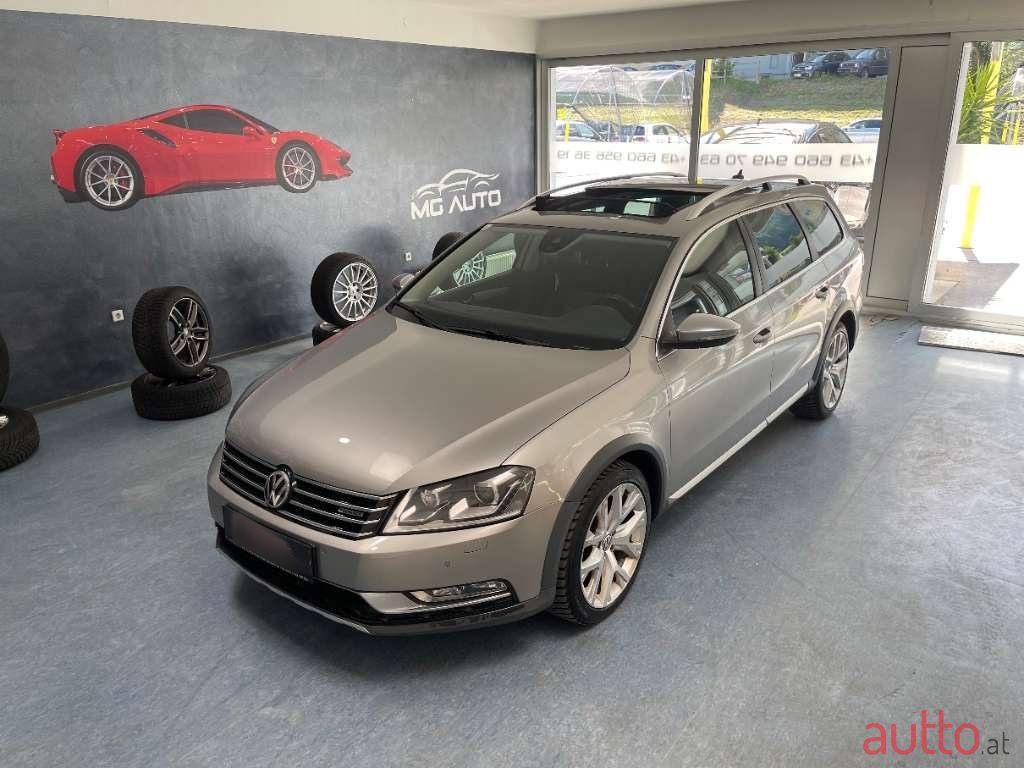 2013' Volkswagen Passat photo #1