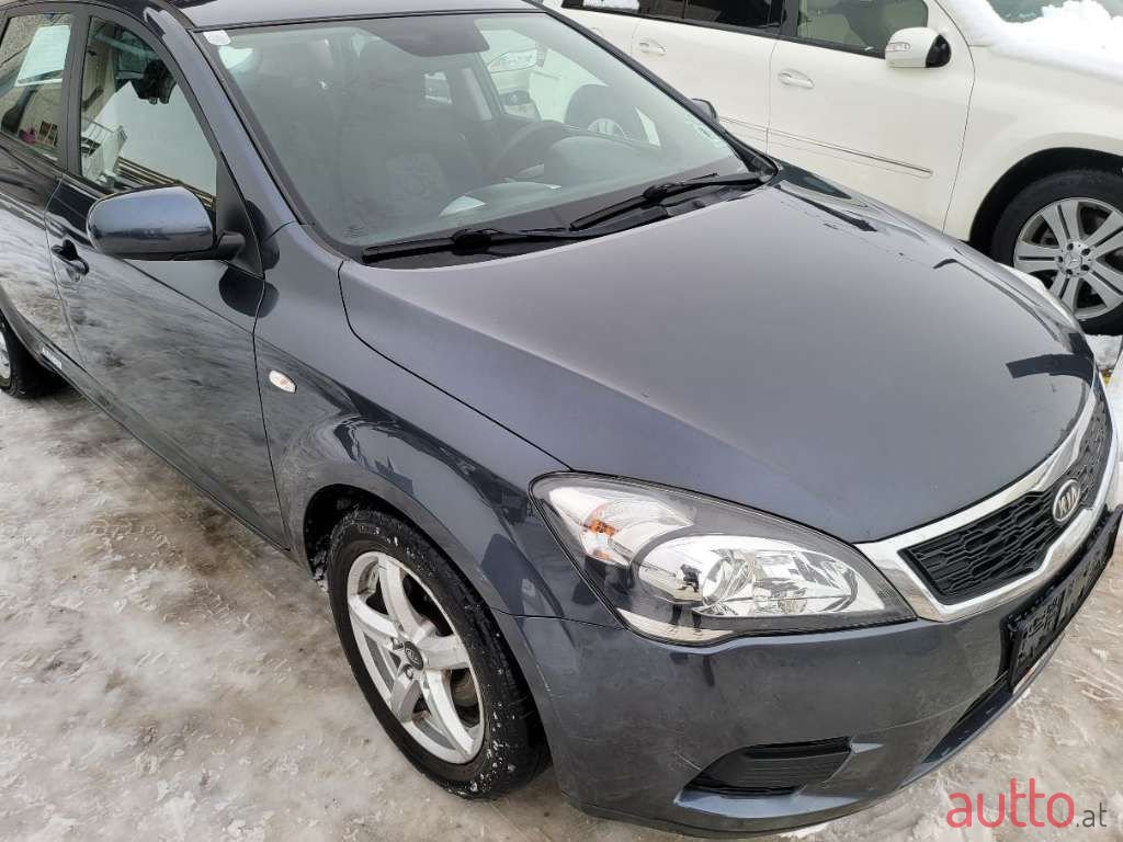 2010' Kia Ceed photo #2