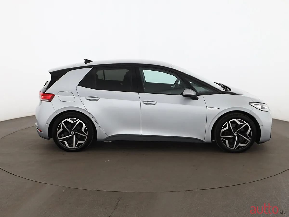 2023' Volkswagen ID.3 photo #3