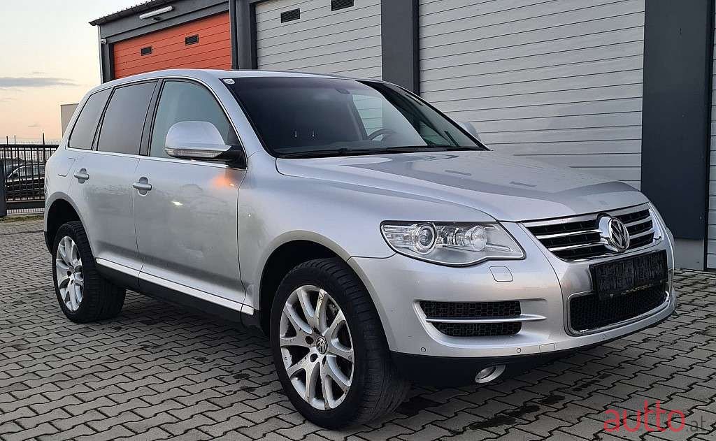 2007' Volkswagen Touareg photo #3