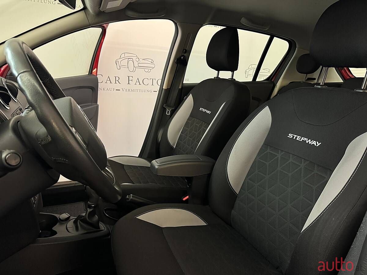2016' Dacia Sandero photo #4
