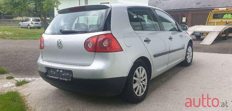2004' Volkswagen Golf photo #3