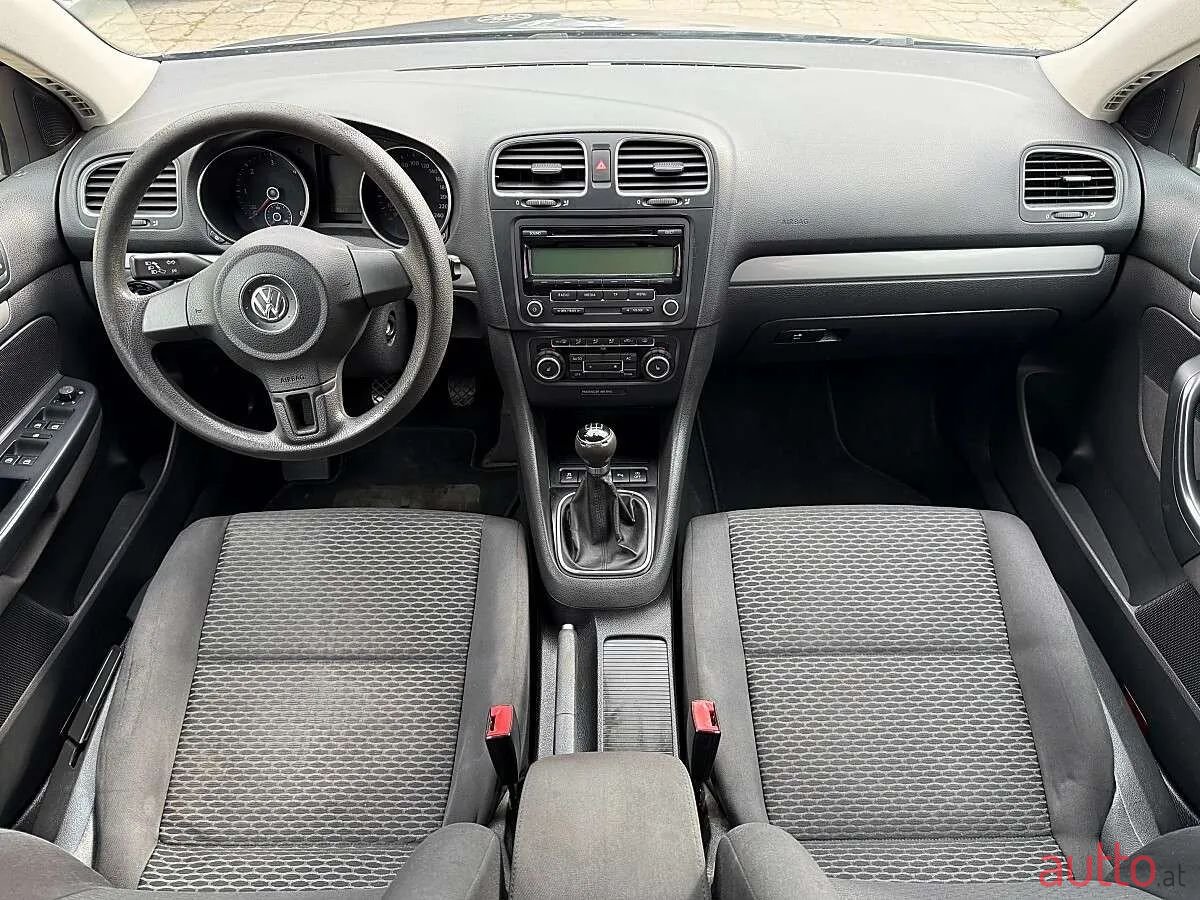 2010' Volkswagen Golf photo #4