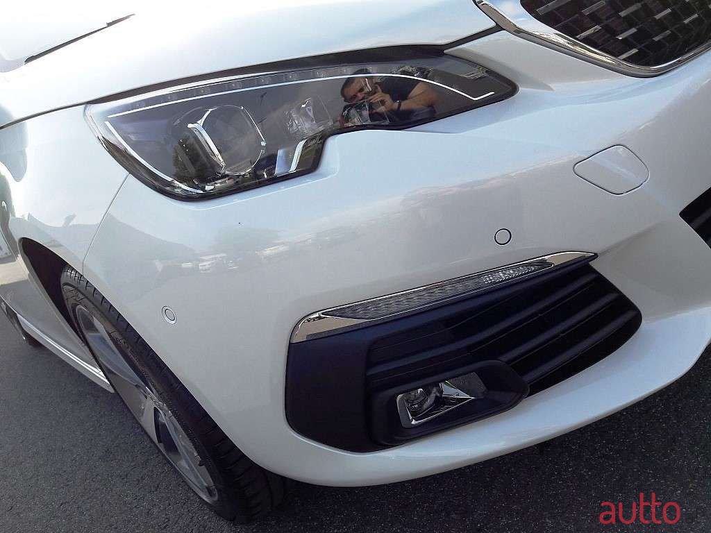 2017' Peugeot 308 photo #5