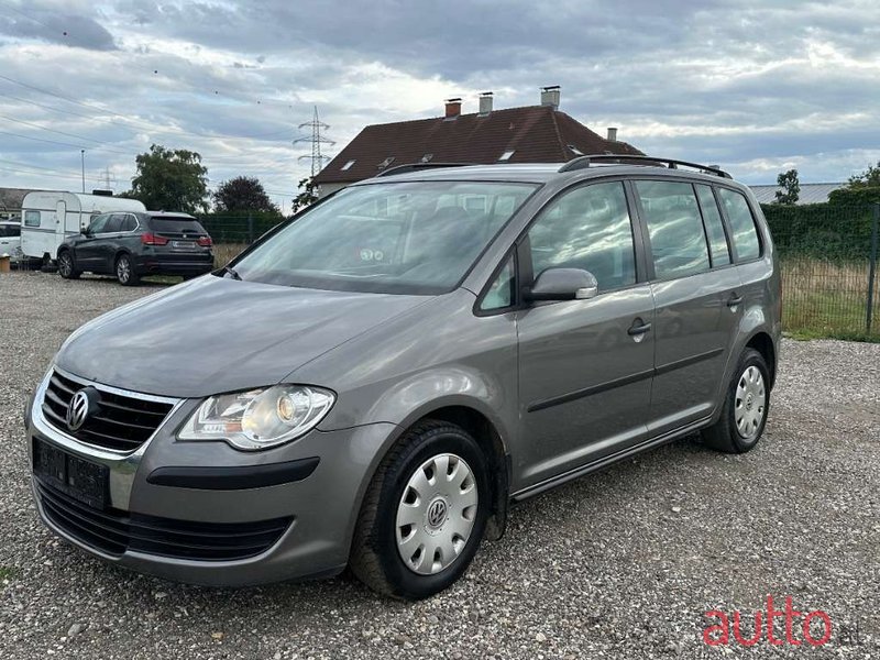 2008' Volkswagen Touran photo #1