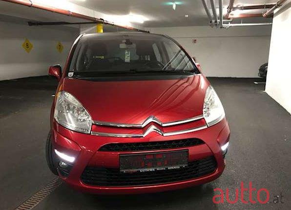 2011' Citroen C4+Picasso photo #1