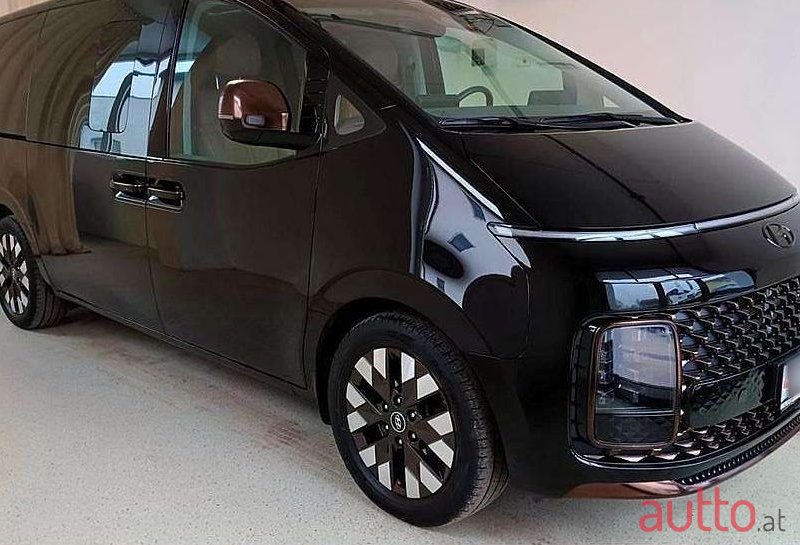 2022' Hyundai Staria photo #1