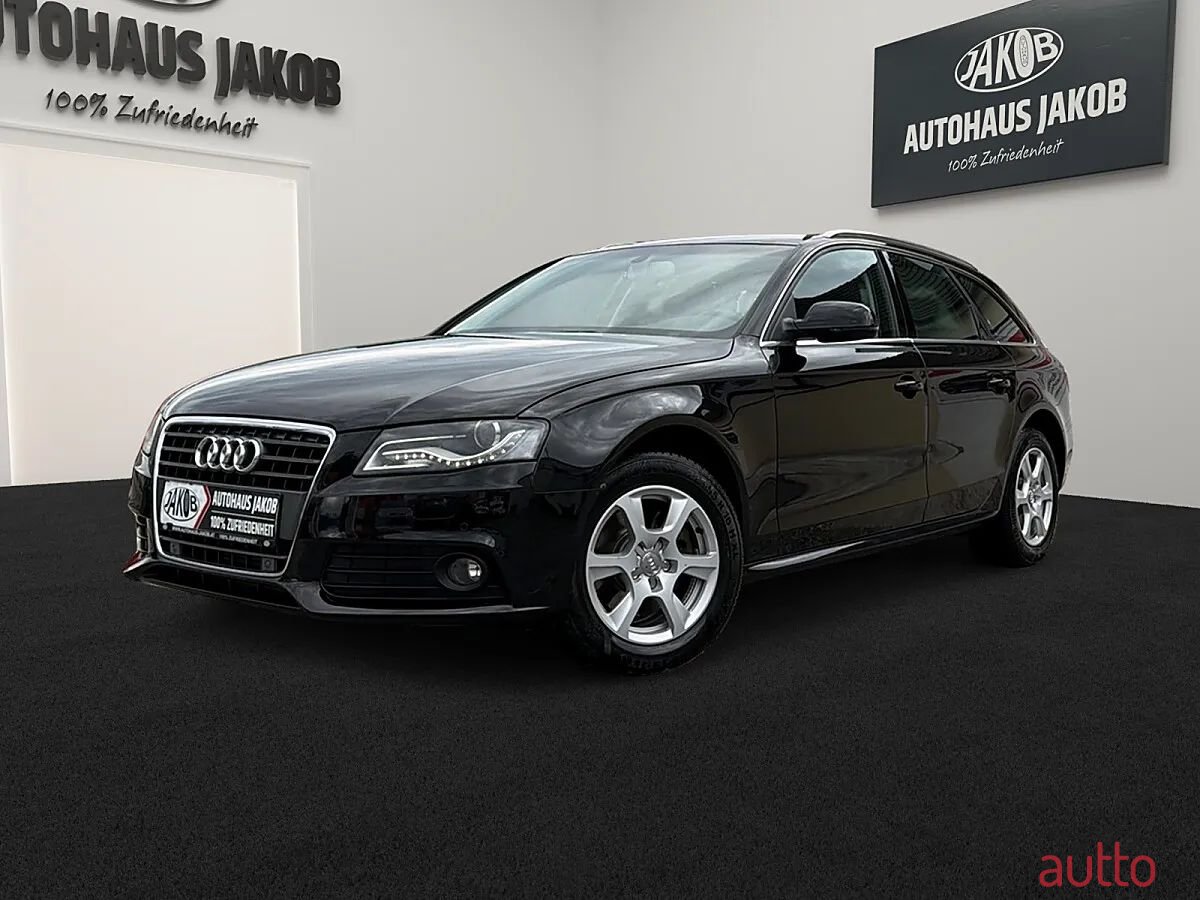 2012' Audi A4 photo #1