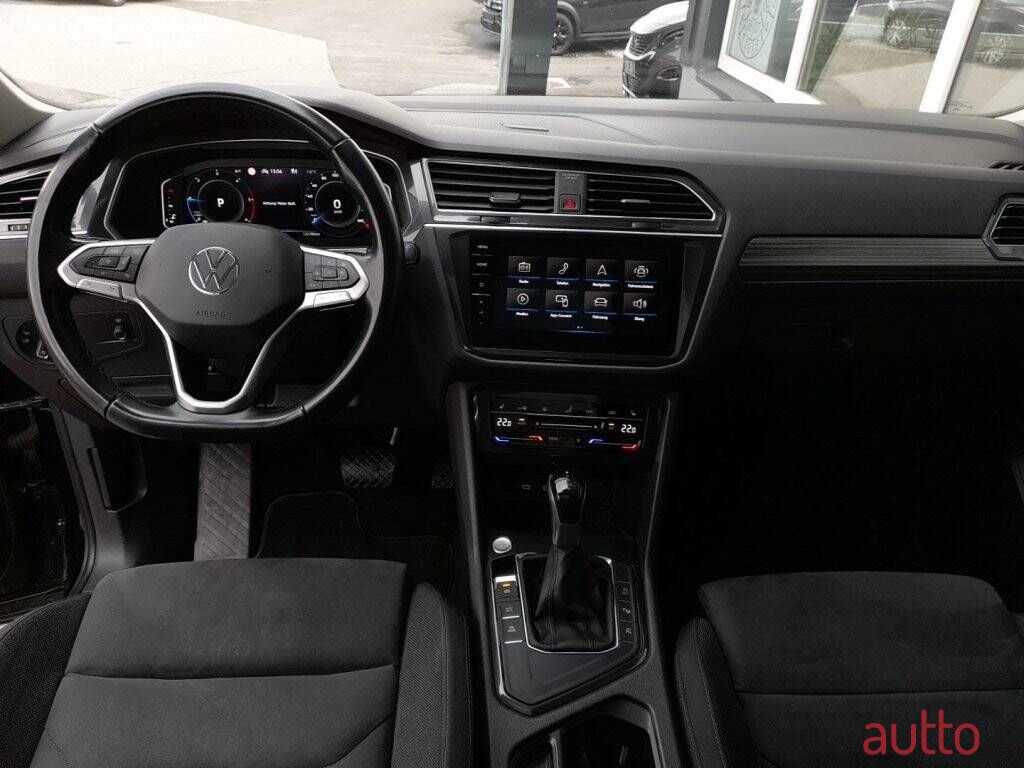 2022' Volkswagen Tiguan photo #3