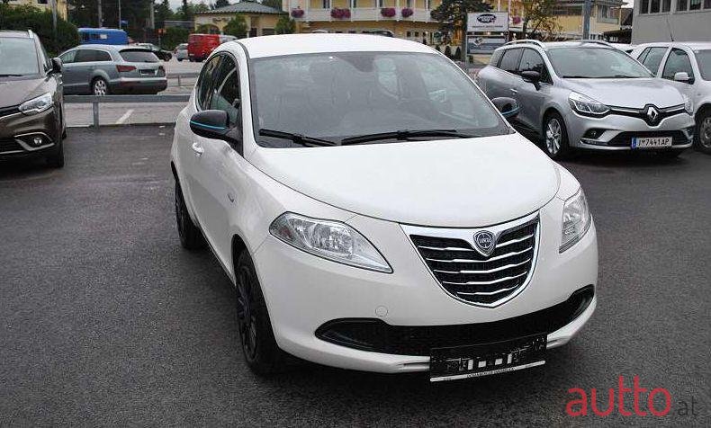 2013' Lancia Y Ypsilon photo #1