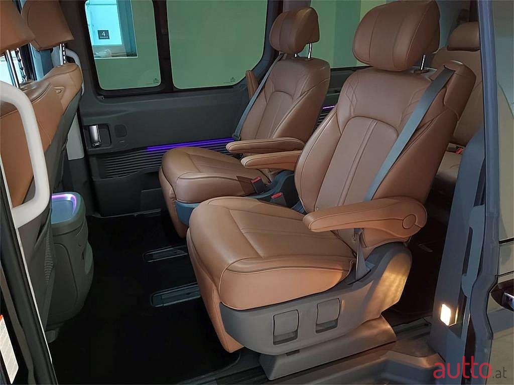 2022' Hyundai Staria photo #2