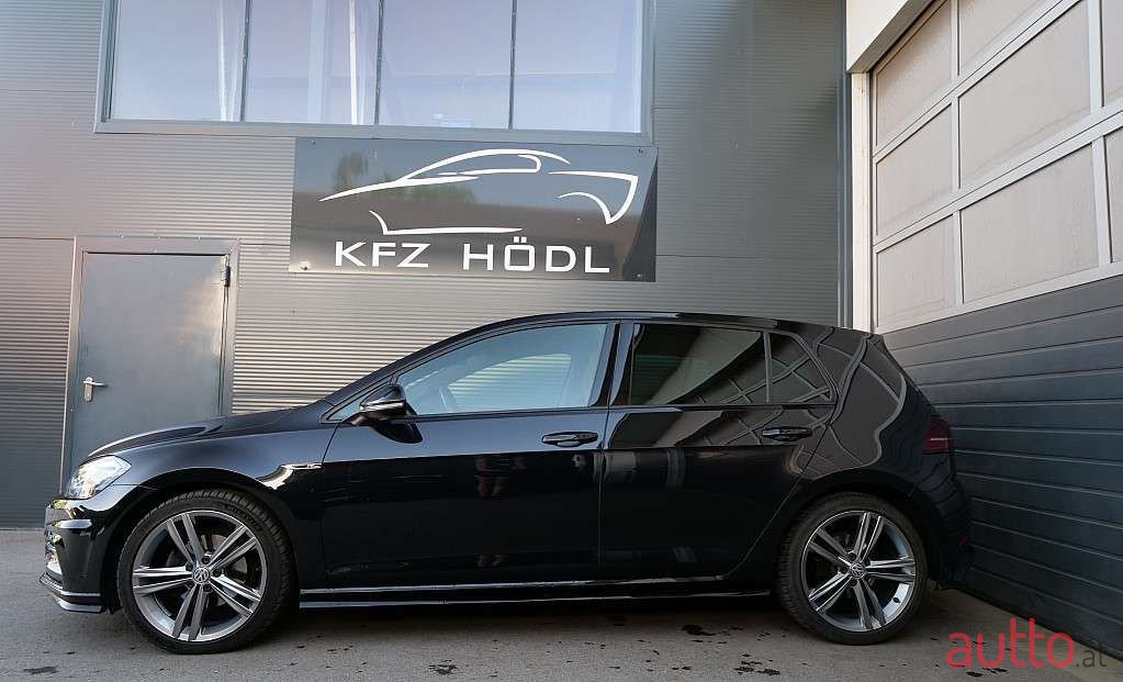 2017' Volkswagen Golf photo #5