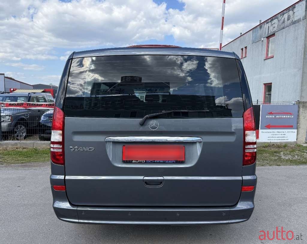 2011' Mercedes-Benz Viano photo #6