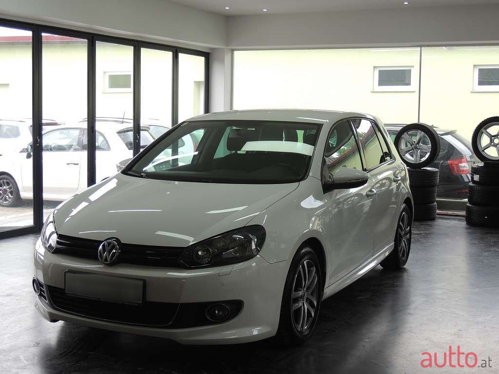 2011' Volkswagen Golf photo #4