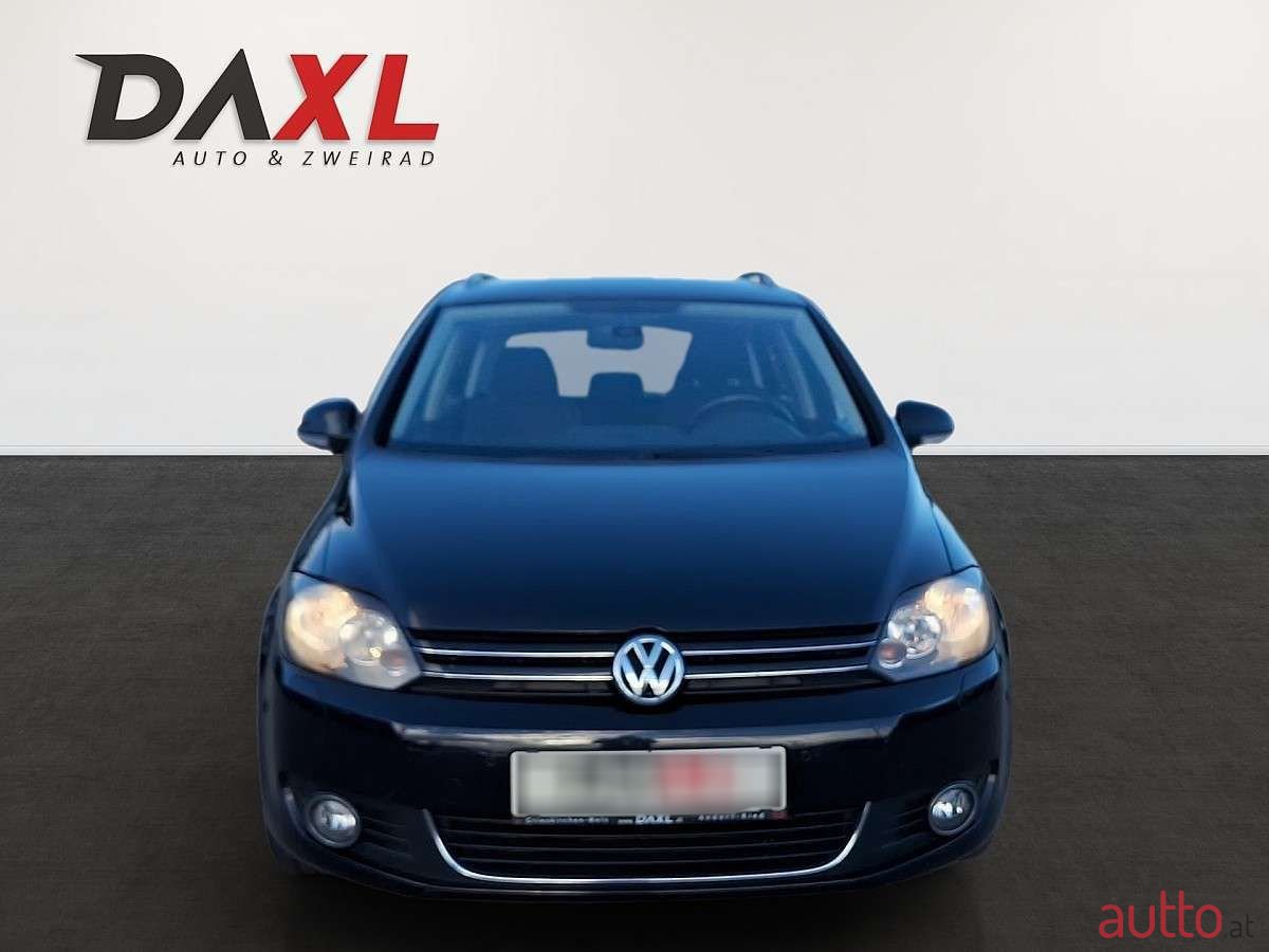 2010' Volkswagen Golf photo #2