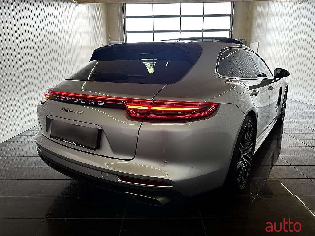 2018' Porsche Panamera photo #3