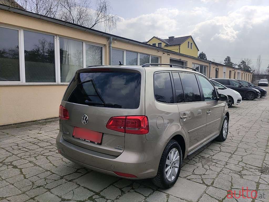 2012' Volkswagen Touran photo #5
