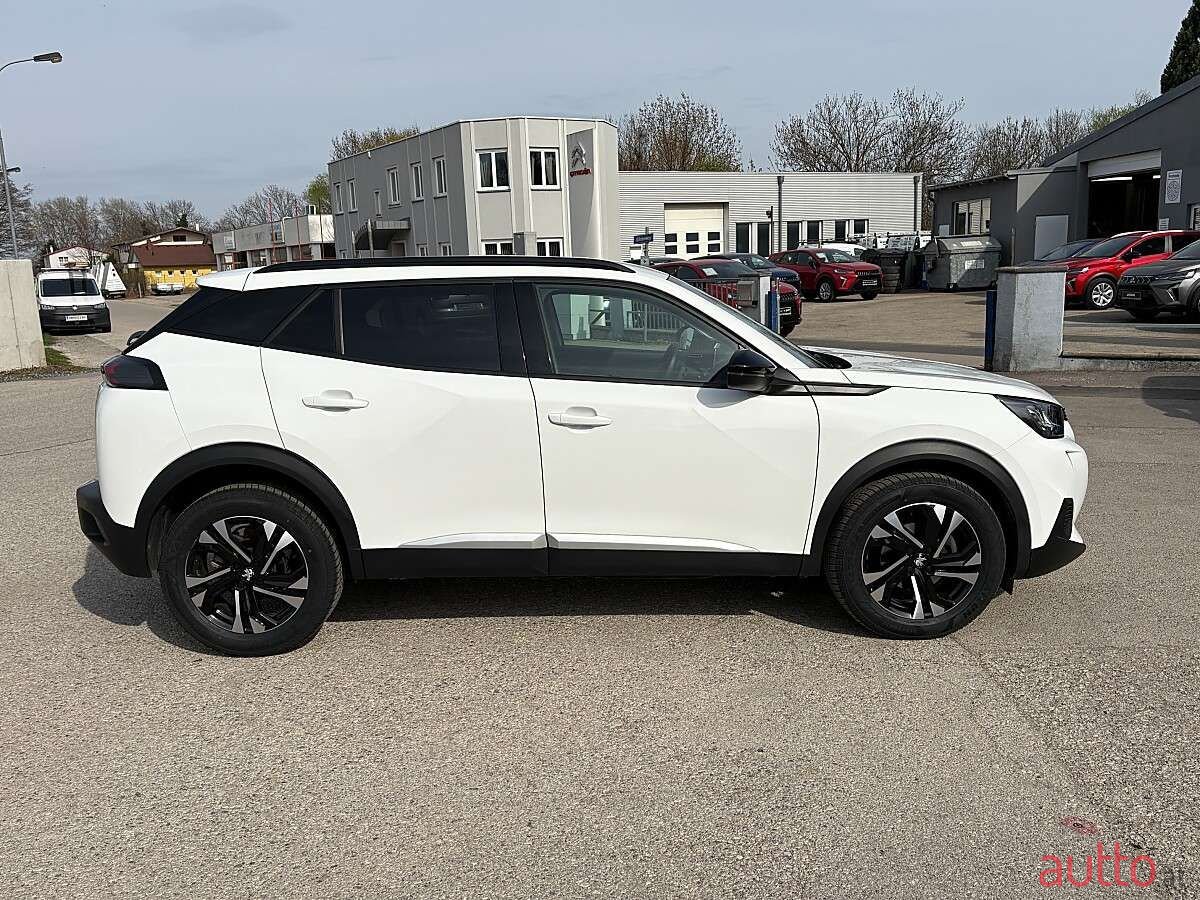 2022' Peugeot 2008 photo #3
