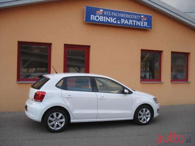 2010' Volkswagen Polo photo #2