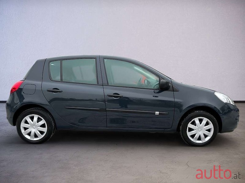 2012' Renault Clio photo #3