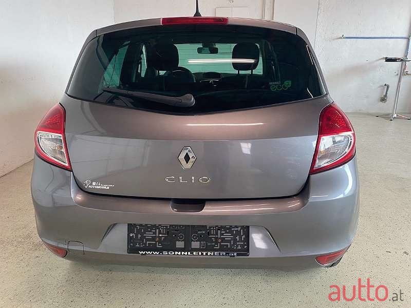 2011' Renault Clio photo #3