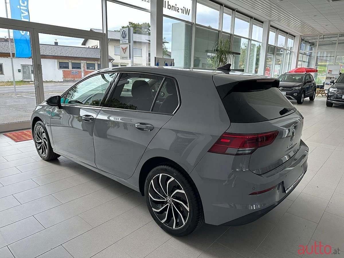 2024' Volkswagen Golf photo #1