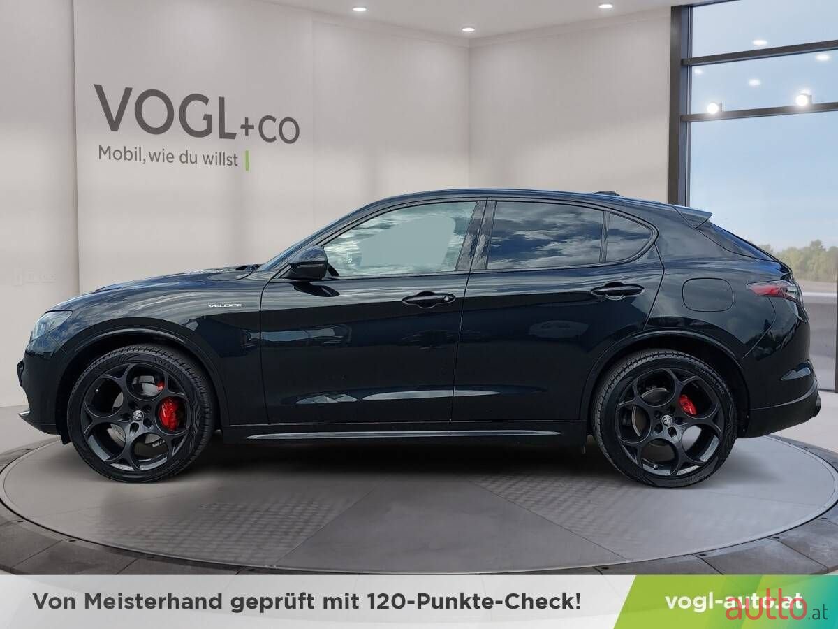 2024' Alfa Romeo Stelvio photo #1