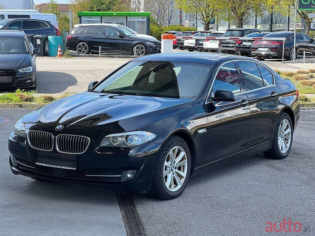2011' BMW 5Er-Reihe photo #3
