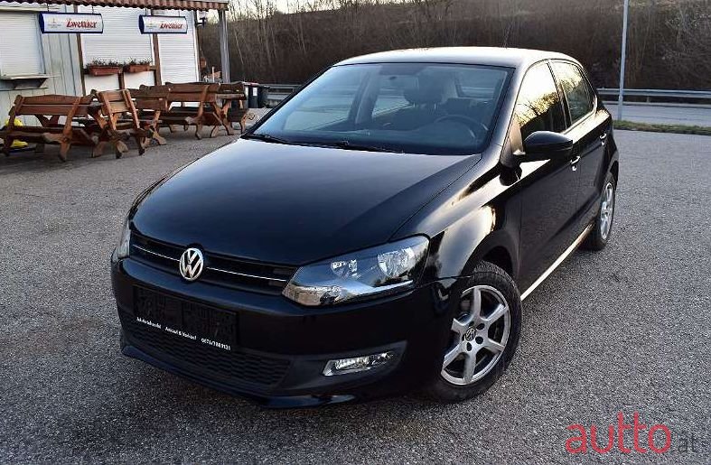 2011' Volkswagen Polo photo #1