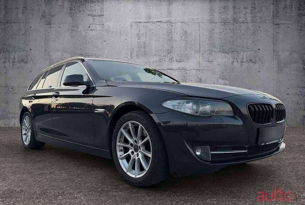 2011' BMW 5Er-Reihe photo #1