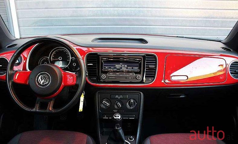 2013' Volkswagen Beetle photo #2