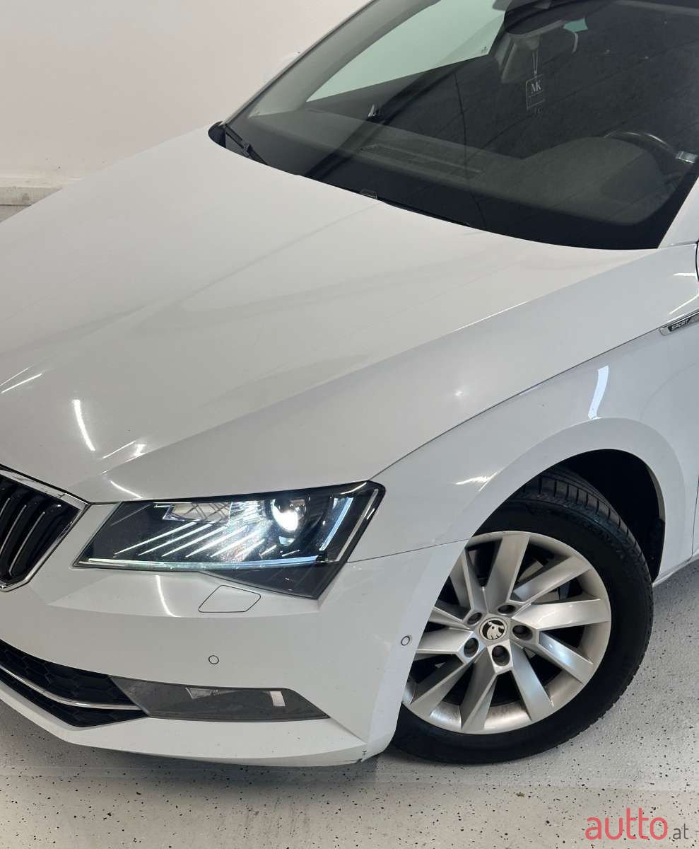 2015' Skoda Superb photo #5