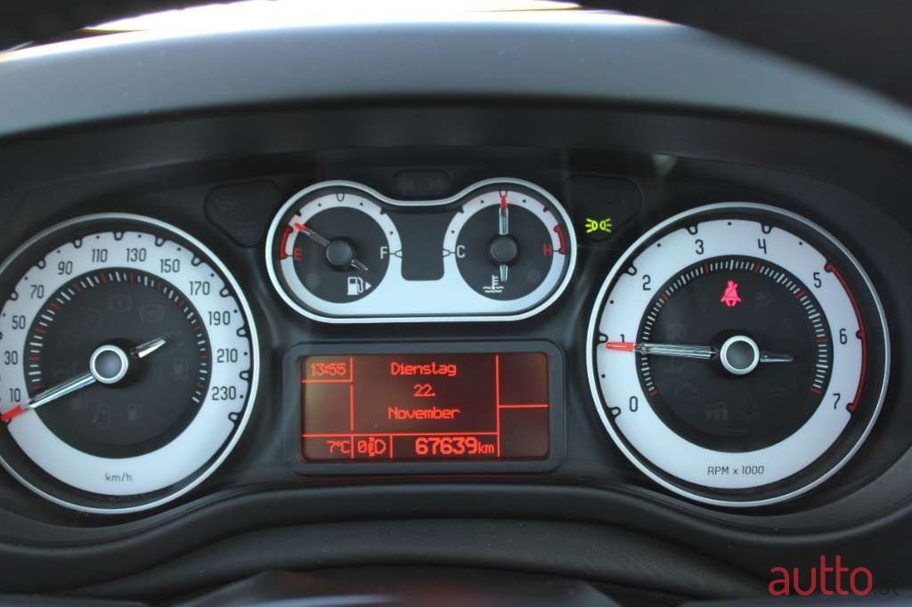 2016' Fiat 500L photo #6