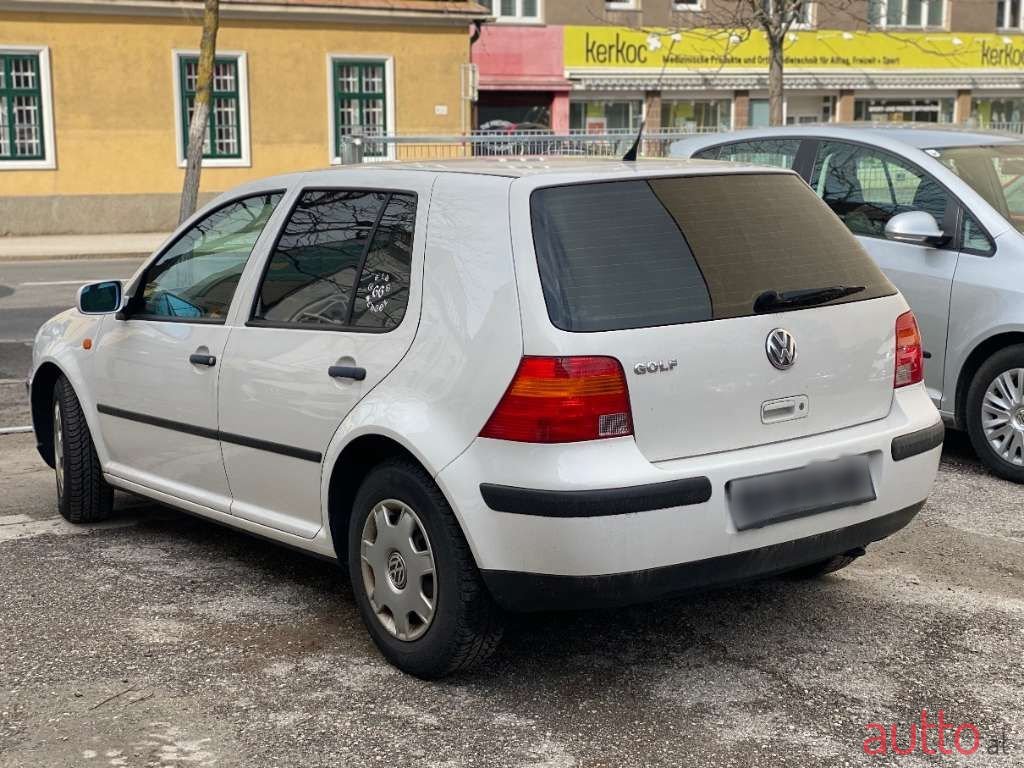 2001' Volkswagen Golf photo #4