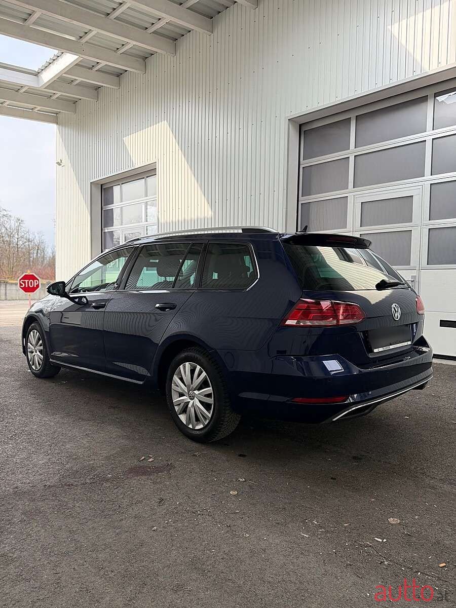 2017' Volkswagen Golf photo #5